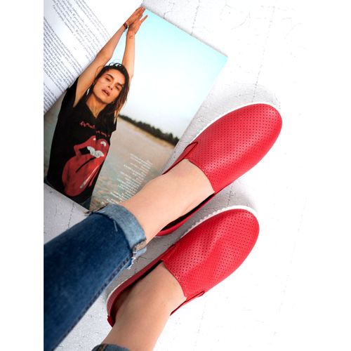 Czerwone Slipony r.41 na Arena.pl