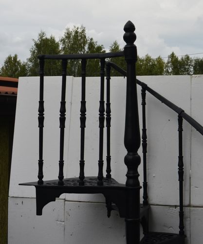 SCHODY KRĘCONE FI 1,36 M - WZÓR NR 2 - 1 TRALKA NA STOPNIU ŻELIWNE na Arena.pl