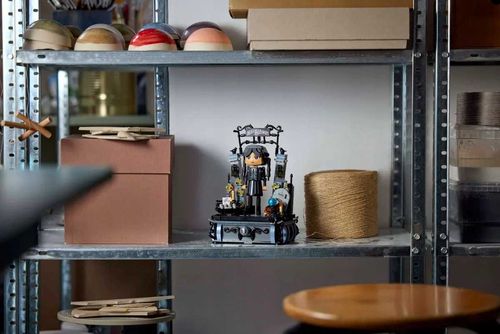 76780 - lego wednesday - figurka wednesday addams na Arena.pl