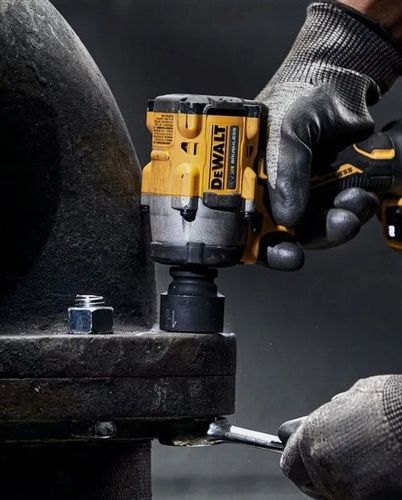 Klucz udarowy DeWALT DCF922N z silnikiem bezszczotkowym 1/2' 18V 406Nm XR na Arena.pl