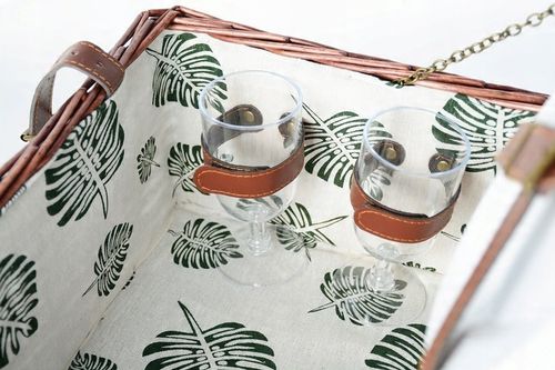 WIKLINOWY KOSZ PIKNIKOWY ZESTAW DLA 4 OSÓB ZASTAWA Z TALERZAMI KIELISZKAMI na Arena.pl