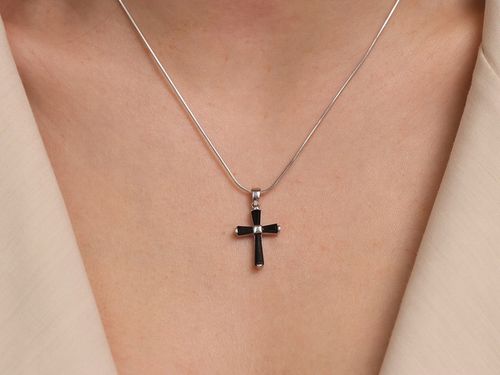 Srebrny krzyż zawieszka z onyksami srebro 925 1.95g dla Niego na Arena.pl