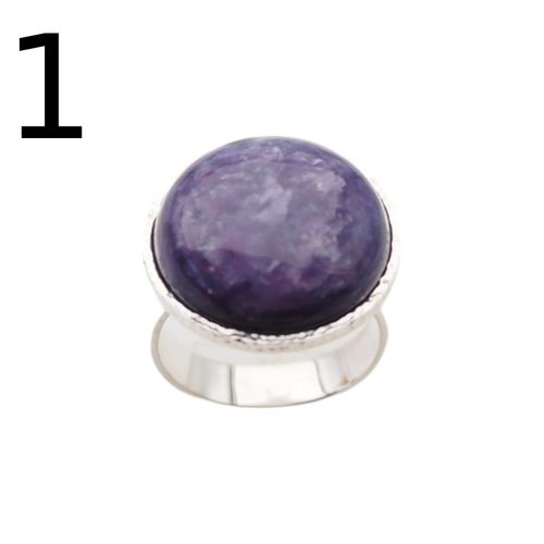 Pierścionek regulowany z okrągłym Czaroitem w srebrze młotkowanym 2 na Arena.pl