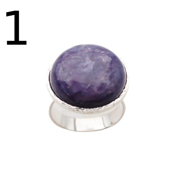 Pierścionek regulowany z okrągłym Czaroitem w srebrze młotkowanym 2 zdjęcie 4