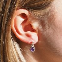 Kolczyki wiszące sztyfty z owalnymi ametystami w srebrze