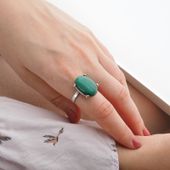 Pierścionek regulowany z owalnym Malachitem w srebrze rodowanym