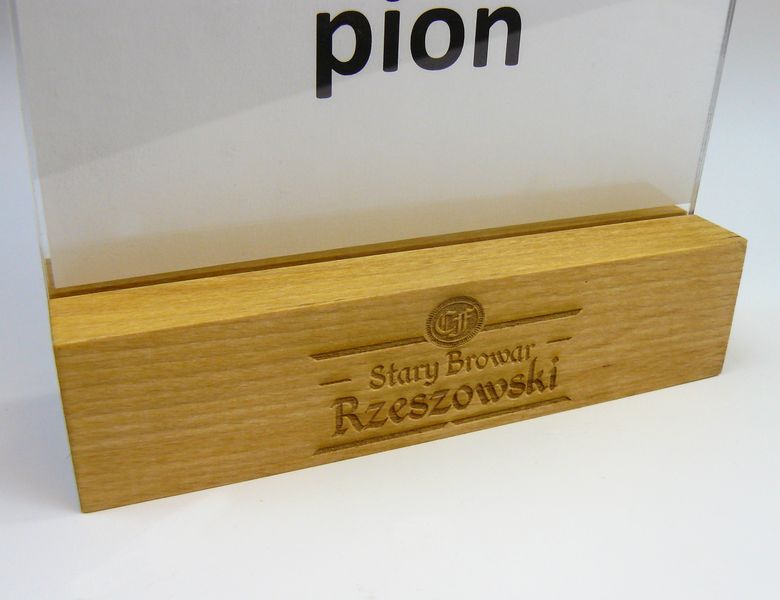 stojak na menu ulotkę plexi + drewniana podstawka z grawerem A5 10 szt zdjęcie 7