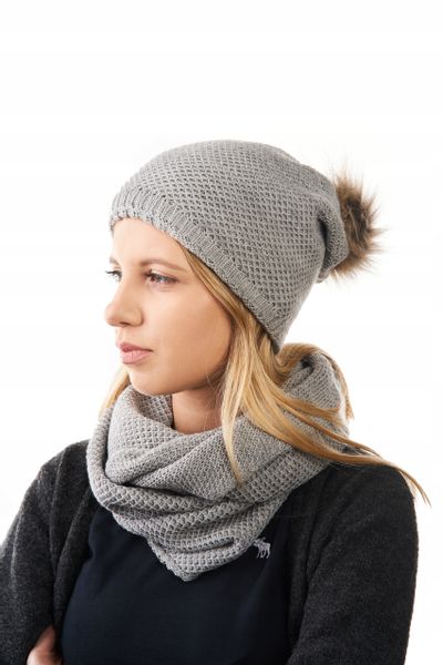 CZAPKA ZIMOWA DAMSKA SZARA Z POMPONEM D1 zdjęcie 4