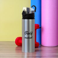 Srebrny sportowy bidon 750 ml z Twoim nadrukiem czarna nakrętka