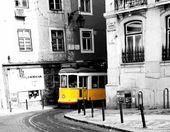FOTOTAPETA WIDOK KAMIENICE TRAMWAJ BUDYNKI ULICA