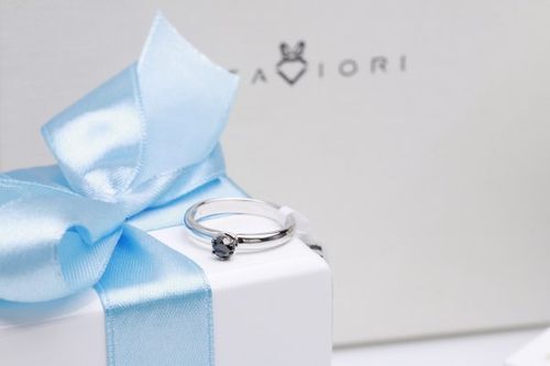 Złoty pierścionek PBD1595B - Diament na Arena.pl