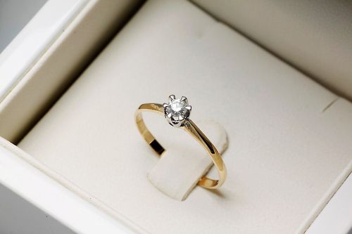 Złoty pierścionek PXD4837 - Diament na Arena.pl