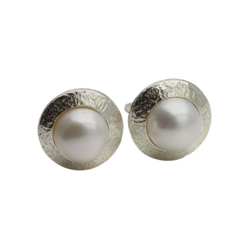 Klipsy - Perły białe koło 8 mm w srebrze młotkowanym na Arena.pl