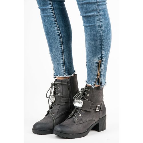 Workery na słupku r.36 na Arena.pl