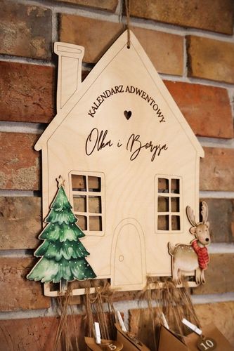 KALENDARZ ADWENTOWY Z IMIENIEM BAZA DREWNIANA Dekoracje Świąteczne DOMEK na Arena.pl