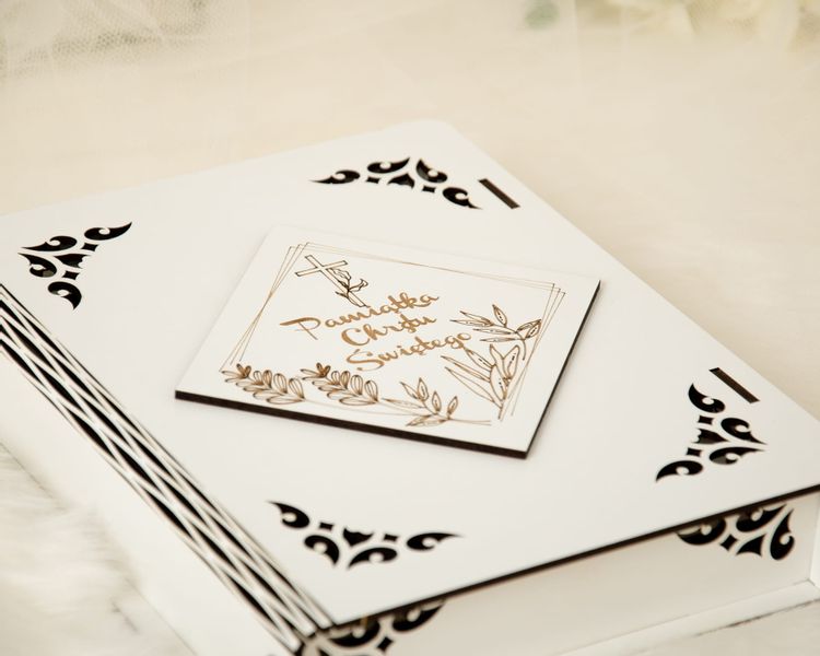 Biblia w pudełku z grawerem Pamiątka Chrztu Świętego OBC-2 zdjęcie 4