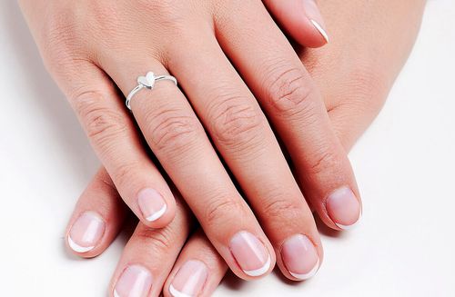 srebrny pierścionek z serduszkiem na Arena.pl