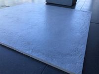 POGRUBIONY jasny szary betonowy gres 60x60 R10