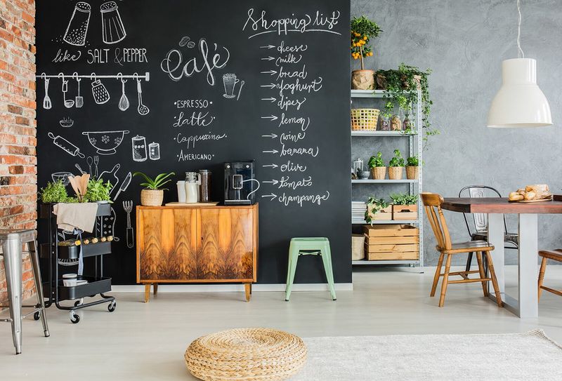 Stołek Paris czerwony inspirowany Tolix zdjęcie 2