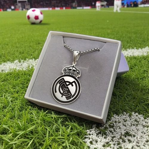 Duża srebrna zawieszka Real Madryt na Arena.pl