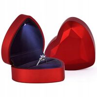 CZERWONE PUDEŁKO SERCE NA PIERŚCIONEK ZARĘCZYNOWY ZE ŚWIATEŁKIEM