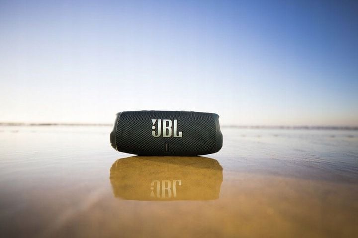 Głośnik przenośny JBL Charge 5 czarny zdjęcie 4