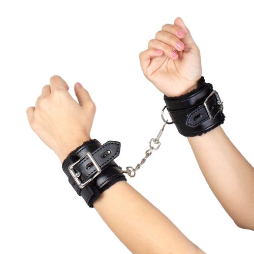 regulowane kajdanki na ręce lub kostki. na Arena.pl