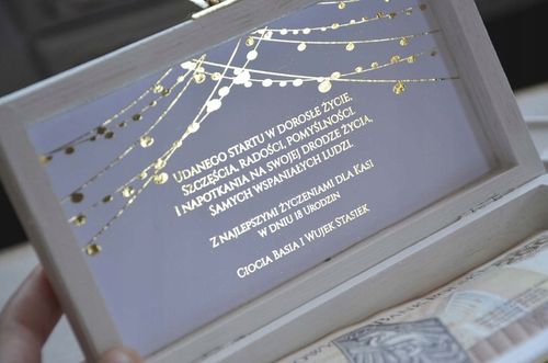 Pudełko na Pieniądze Prezent na 18 urodziny OSIEMNASTKA CZARNE BIAŁE na Arena.pl