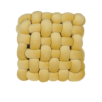 Welurowa poduszka dekoracyjna supeł 30 x 30 cm żółta SIRALI