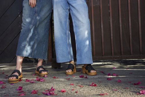 Damskie Klapki Koturn Crocs Brooklyn Woven Heel 209979 Slide 38-39 na Arena.pl