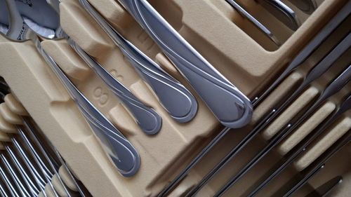 KOMPLET SZTUĆCÓW ZESTAW SZTUĆCÓW NA 12 OSÓB SZTUĆCE POŁYSK WALIZKA 72 EL. na Arena.pl