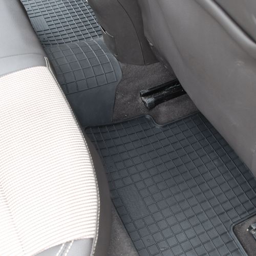 Dywaniki dedykowane do Chevrolet Orlando TUNEL na Arena.pl