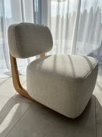 FOTEL LOTUS NIEWIELKI, Z DODATKIEM DREWNA, JASNY ECRU, TKANINA STRUKTURALNA