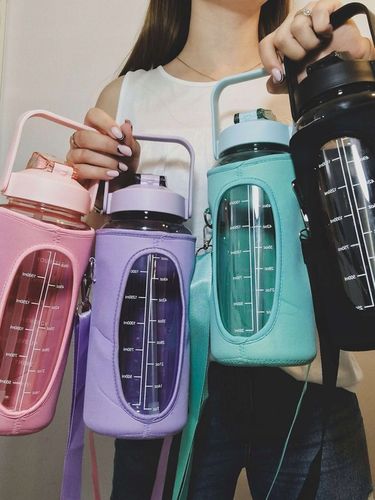 Butelka motywacyjna bidon 2L z pokrowcem HIT !! na Arena.pl