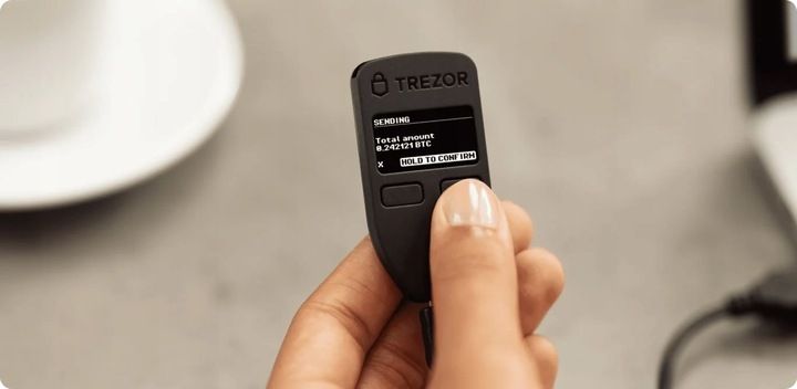 PORTFEL KRYPTOWALUT TREZOR MODEL ONE - BLACK zdjęcie 3