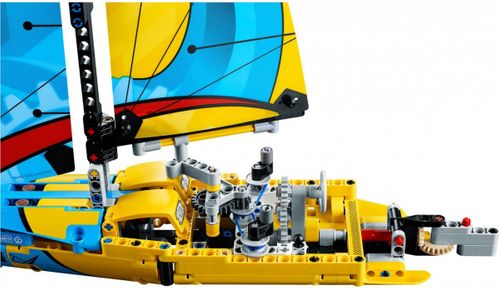 Lego Technic Jacht wyścigowy na Arena.pl
