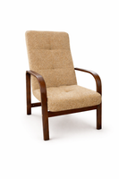 Fotel Nordic Comfort wypoczynkowy salon drewno orzech materiał miodowy
