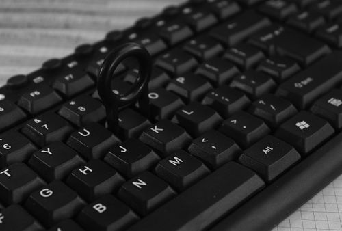 Keycap Puller do Demontażu Przycisków Klawiatury na Arena.pl