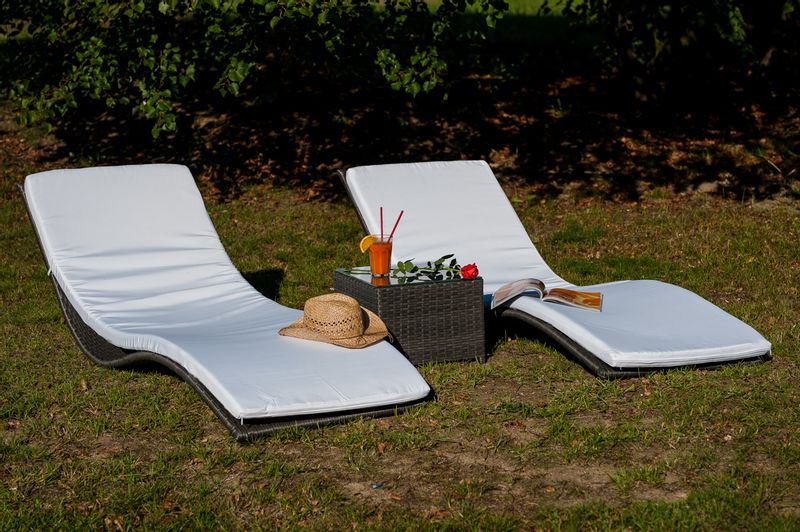 Komplet leżaków z szarego technorattanu zdjęcie 3