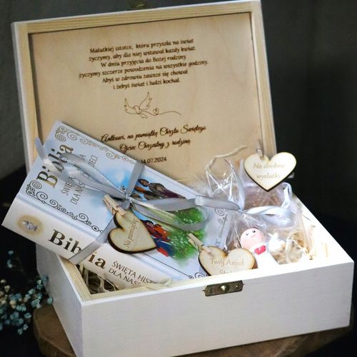 PREZENT NA CHRZEST ŚWIĘTY Pamiątka Chrztu Świętego BIAŁE PUDEŁKO Z BIBLIĄ na Arena.pl