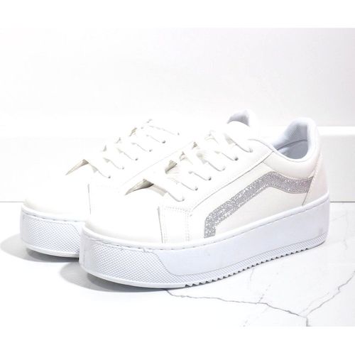 Białe trampki na platformie 798 r.40 na Arena.pl