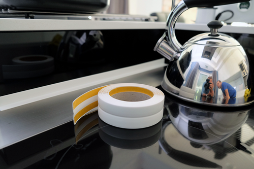 Listwa wykończeniowa samoprzylepna  biała PCV 18/18 5m Quest® na Arena.pl