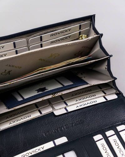 portfel damski z lakierowanej skóry naturalnej zamykany na Arena.pl