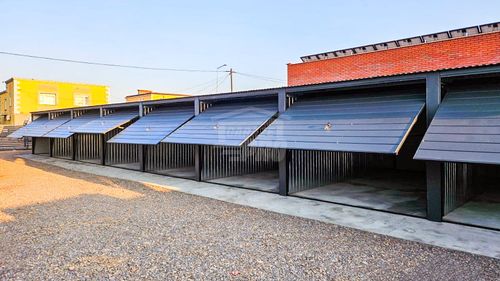 Rząd garaży 24x5m + wiata 2m - 8x brama uchylna dach spad w przód GP488 na Arena.pl