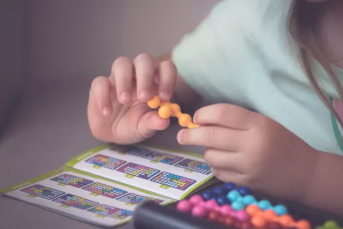 Gra Smart Games IQ Fit Rozwiąż 120 zadań używając trójwymiarowych elementów na Arena.pl