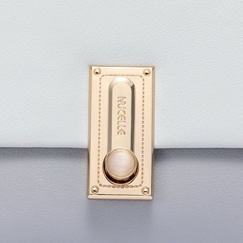 Szara listonoszka na Arena.pl