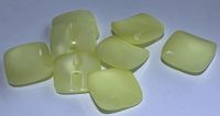 Guzik plastikowy 18x18 mm ( 10szt ) Wanilia