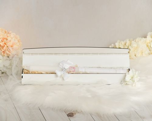 Białe pudełko na świecę do Chrztu Świętego z grawerem PCS-3 na Arena.pl