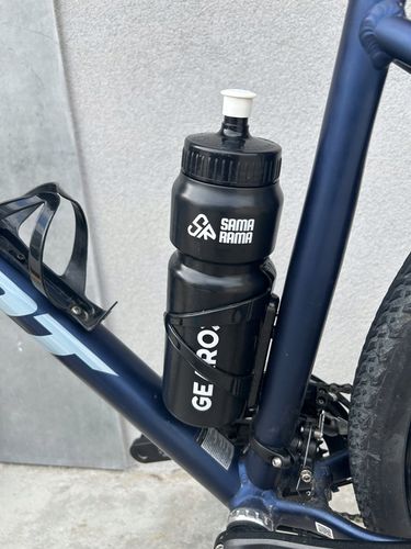 ZESTAW BIDON NA ROWER 750 ML + UCHWYT KOSZYK ROWEROWY DO BIDONU + ŚRUBY na Arena.pl