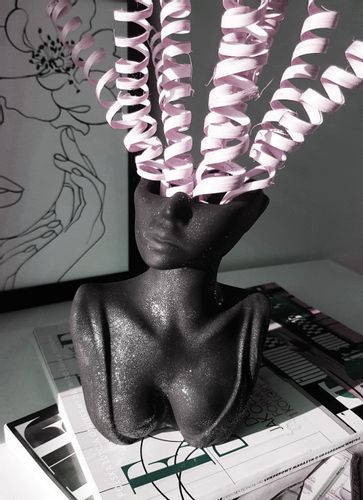 Wazon kobieta - kolor srebrny na Arena.pl